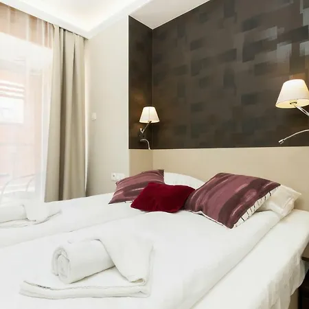 Aura By Renters Отель